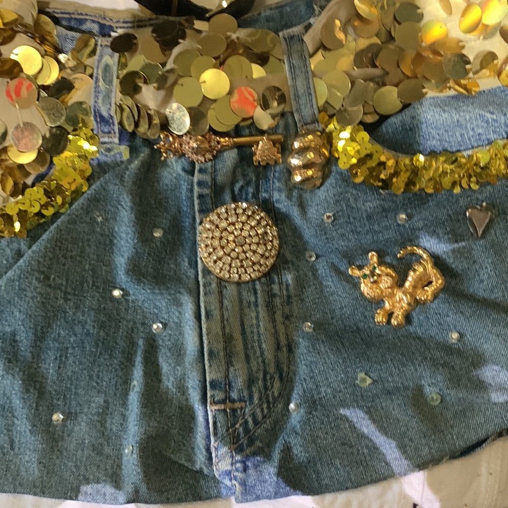 HANDMADE DENIM HANDBAG WITH GOLD DETAILS. - Picture 3 of 9